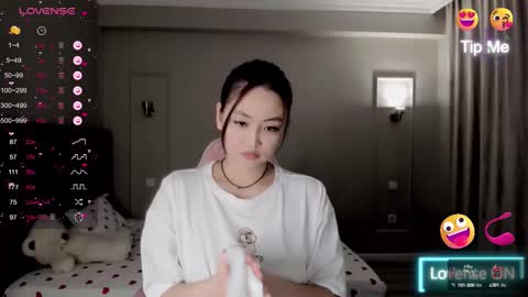 Snapshot of lu_mina chatting on 10.13.25 lu_mina online show from 10.13.25