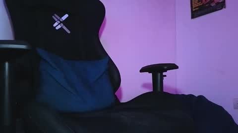 Snapshot of luan_goon chatting on 11.27.25 online show from 11.27.25