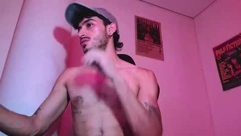 Snapshot of luan_goon chatting on 12.15.25 online show from 12.15.25