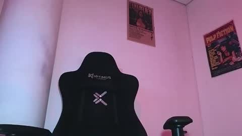 Snapshot of luan_goon chatting on 12.16.25 online show from 12.16.25