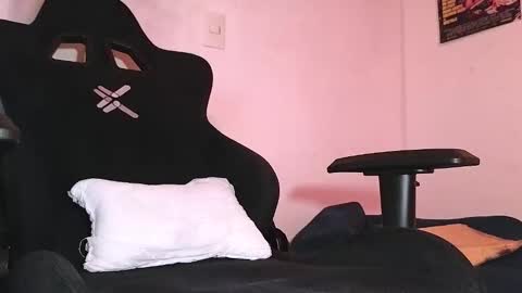 Snapshot of luan_goon chatting on 12.22.25 online show from 12.22.25