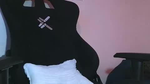 Snapshot of luan_goon chatting on 12.23.25 online show from 12.23.25