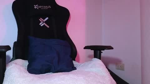 Snapshot of luan_goon chatting on 05.11.26 online show from 05.11.26