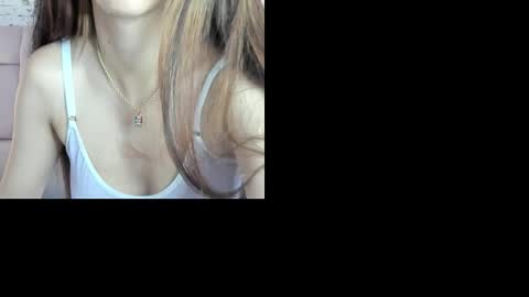Snapshot of luanastonne chatting on 10.12.25 LuanaStonne online show from 10.12.25