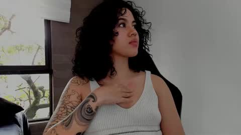 Snapshot of luccylee chatting on 01.31.25 online show from 01.31.25
