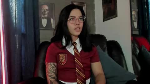 Snapshot of luccylee chatting on 10.12.25 online show from 10.12.25