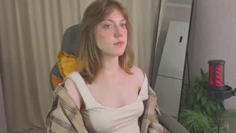 Snapshot of luci_xo chatting on 06.27.26 Lucy online show from 06.27.26
