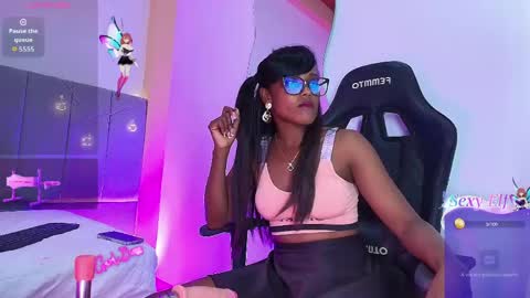 Snapshot of lucia01m chatting on 05.16.26 lucia01m online show from 05.16.26