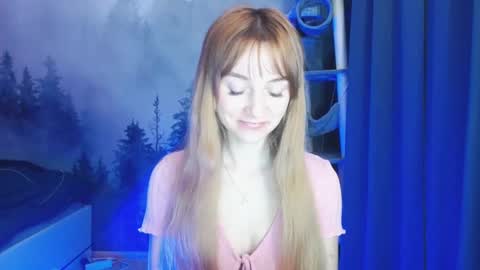 Snapshot of luciacam20 chatting on 01.04.25 Lucy online show from 01.04.25