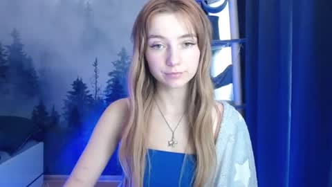 Snapshot of luciacam20 chatting on 01.07.25 Lucy online show from 01.07.25