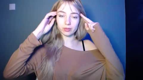 Snapshot of luciacam20 chatting on 02.04.26 Lucy online show from 02.04.26