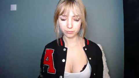 Snapshot of luciacam20 chatting on 02.12.26 Lucy online show from 02.12.26