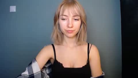 Snapshot of luciacam20 chatting on 02.15.26 Lucy online show from 02.15.26