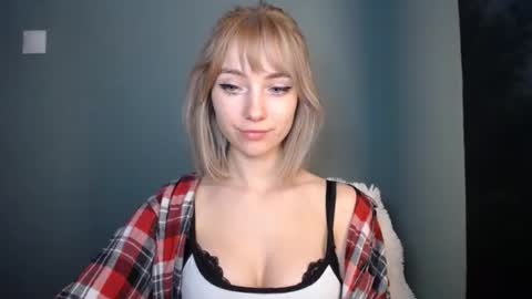 Snapshot of luciacam20 chatting on 02.22.26 Lucy online show from 02.22.26