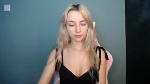 Snapshot of luciacam20 chatting on 06.22.26 Lucy online show from 06.22.26
