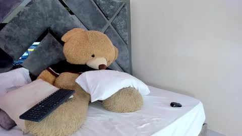 Snapshot of luciagray chatting on 10.24.25 Lucia Gray online show from 10.24.25