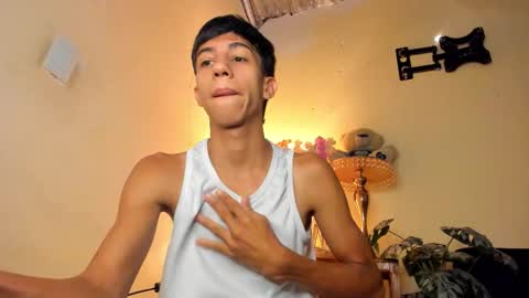 Snapshot of lucian_davii chatting on 12.05.25 Pirulo online show from 12.05.25