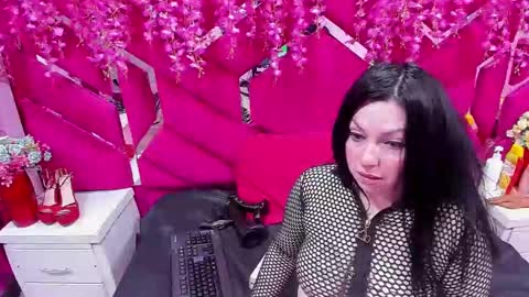 Snapshot of luciana_ass chatting on 01.06.25 Luci online show from 01.06.25