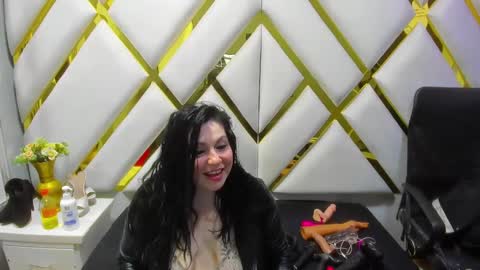 Snapshot of luciana_ass chatting on 01.21.25 Luci online show from 01.21.25
