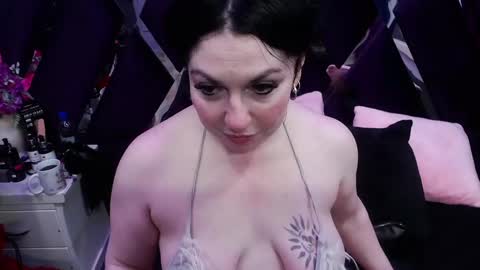 Snapshot of luciana_ass chatting on 10.15.25 Luci online show from 10.15.25