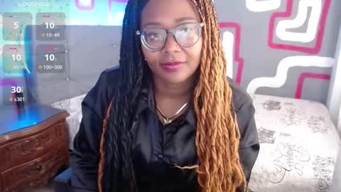 Snapshot of luciana_moraine chatting on 11.17.25 Luciana online show from 11.17.25