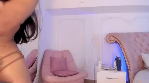 Snapshot of luciana_roa chatting on 06.25.26 Luciana online show from 06.25.26