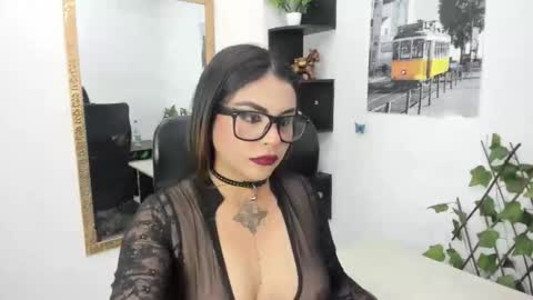 Snapshot of luciana_rosss chatting on 10.30.25 Luciana Rodriguez online show from 10.30.25