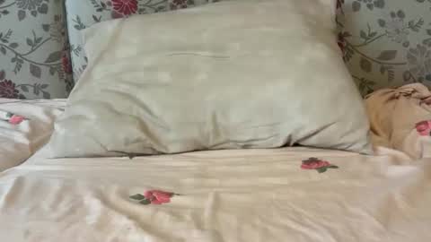 Mysterious Girl online show from 10.31.25