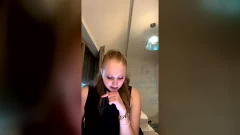 Snapshot of lucianamol chatting on 07.26.26 lucianamol online show from 07.26.26