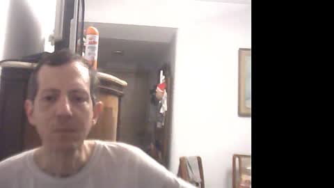 Snapshot of lucianoaxel chatting on 01.04.25 Luciano online show from 01.04.25
