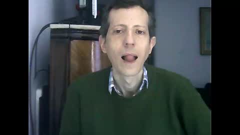 Snapshot of lucianoaxel chatting on 10.10.25 Luciano online show from 10.10.25