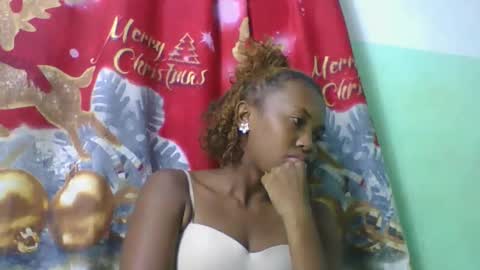Snapshot of lucie196645 chatting on 05.26.26 lucie196645 online show from 05.26.26