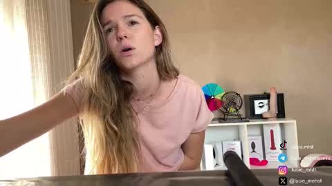 Snapshot of lucie_hot chatting on 09.22.25 Lucie hot follow me on online show from 09.22.25