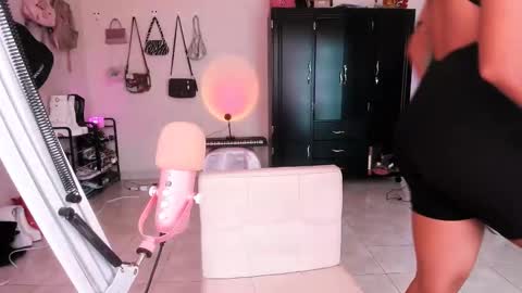 Snapshot of luciiaana chatting on 11.29.25 luciana gr online show from 11.29.25
