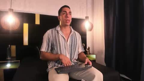 Snapshot of lucio__fox chatting on 04.19.26 Lucio online show from 04.19.26