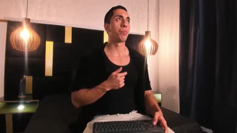 Snapshot of lucio__fox chatting on 04.21.26 Lucio online show from 04.21.26