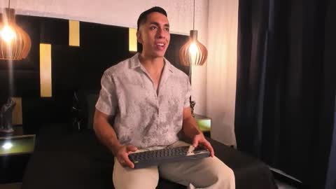 Snapshot of lucio__fox chatting on 04.22.26 Lucio online show from 04.22.26