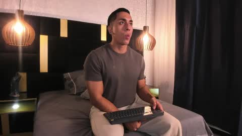 Snapshot of lucio__fox chatting on 04.28.26 Lucio online show from 04.28.26