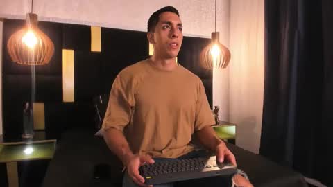 Snapshot of lucio__fox chatting on 05.08.26 Lucio online show from 05.08.26