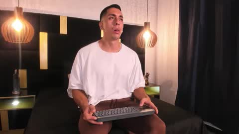 Snapshot of lucio__fox chatting on 05.12.26 Lucio online show from 05.12.26