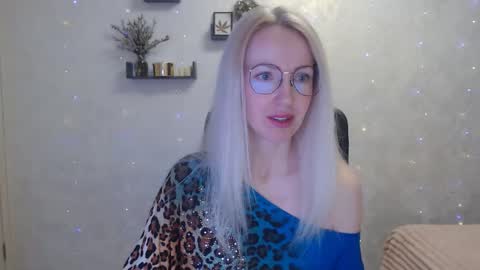 Snapshot of luckcristal chatting on 04.01.26 Arina online show from 04.01.26