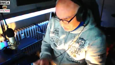 Snapshot of luckyfreak1 chatting on 12.30.24 call me Stefan online show from 12.30.24