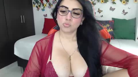 Snapshot of lucy007_ chatting on 01.03.25 luciana online show from 01.03.25