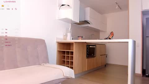 Hello my name is Lucy nice to meet you  thumb up is important for me kisses     online show from 10.21.25