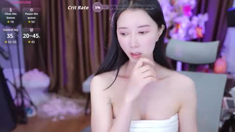 Snapshot of lucy__bb chatting on 10.24.25 Lucy online show from 10.24.25