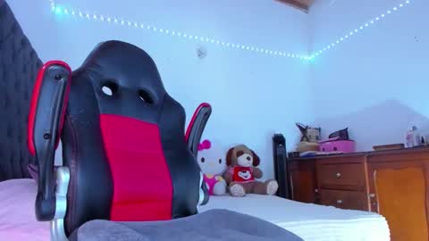 Snapshot of lucy_chanel chatting on 11.23.25 lucy online show from 11.23.25