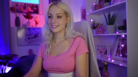 Snapshot of lucy_cutie_ chatting on 08.07.26 Cutie Lucy online show from 08.07.26