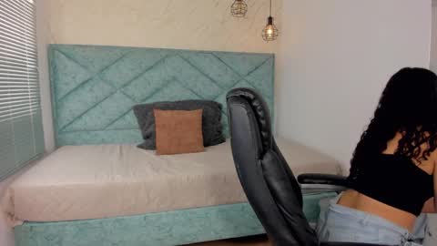 Snapshot of lucy_greys_ chatting on 02.06.26 Lucy Greys online show from 02.06.26