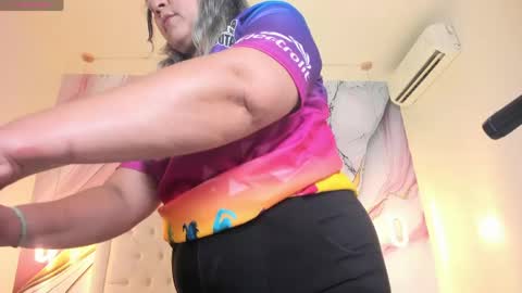 Snapshot of lucy_milf_474 chatting on 05.12.26 Lucy online show from 05.12.26