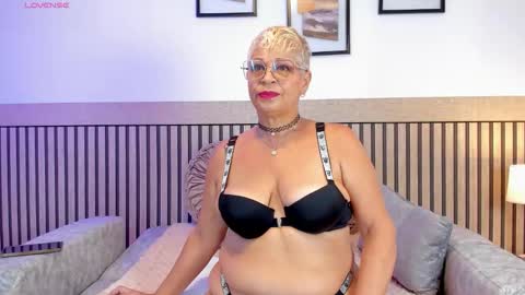 lucy milf online show from 11.10.25